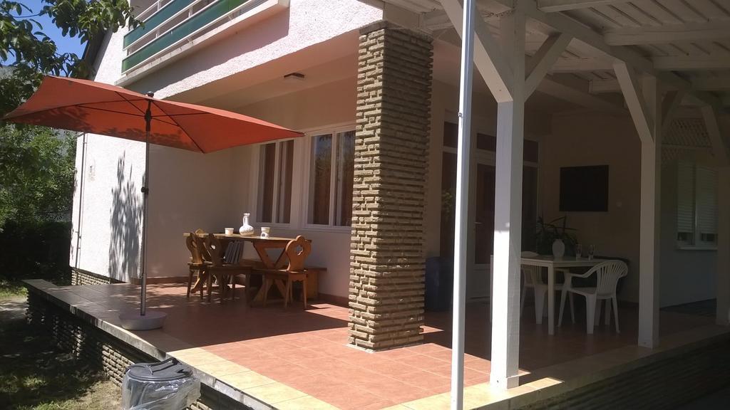 Eva Vendeghaz Villa Balatonlelle Exteriör bild